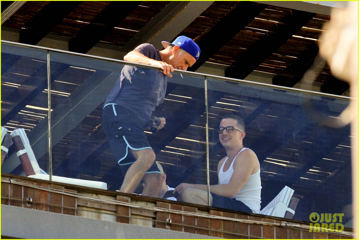 charlie puth hotel balcony 03