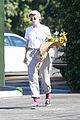 kristen stewart picks up a bouquet of sunflowers while out in la 01