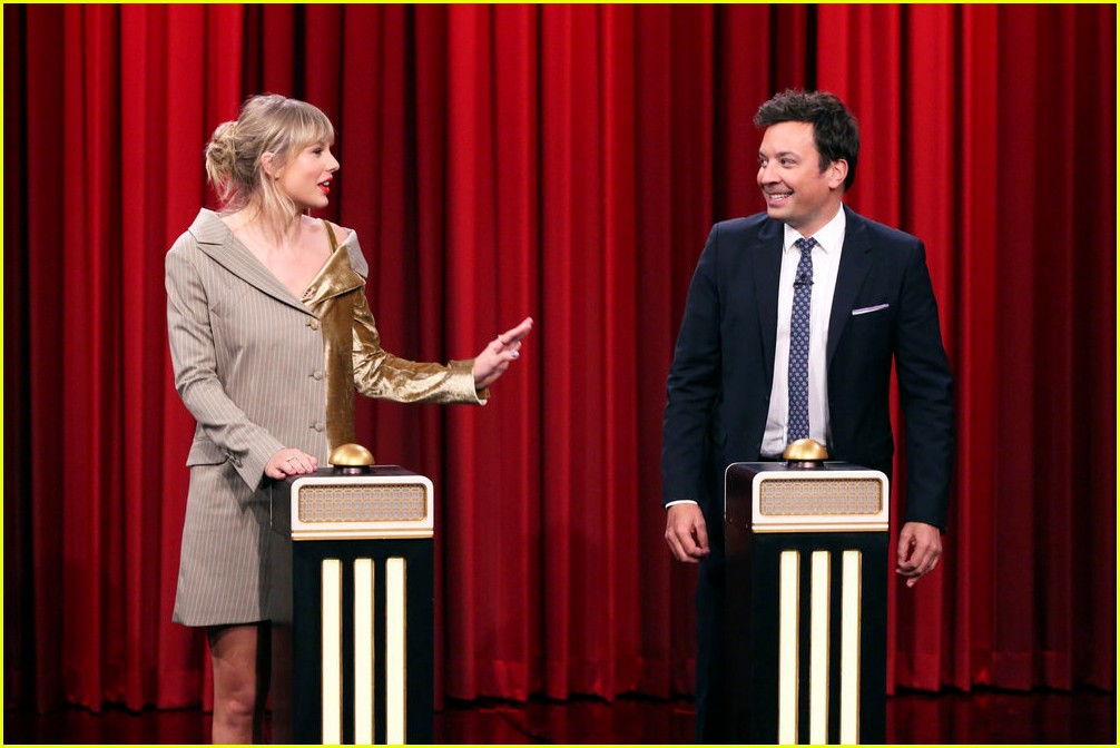 taylor-swift-can-t-guess-her-own-song-during-face-off-with-jimmy-fallon