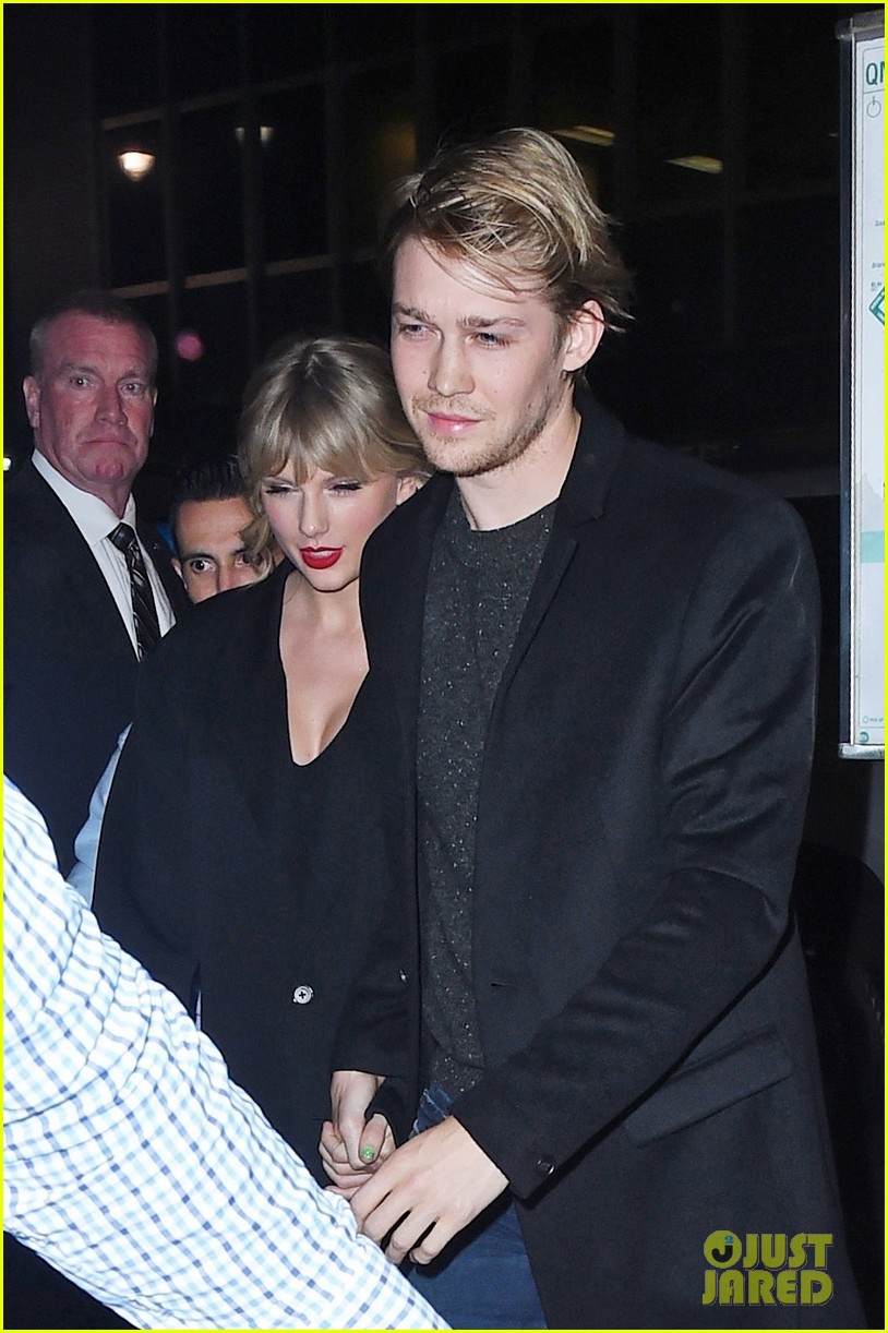 Full Sized Photo of taylor swift joe alwyn snl after party 04 Taylor