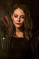 willa holland returns as thea queen on arrow tonight 05