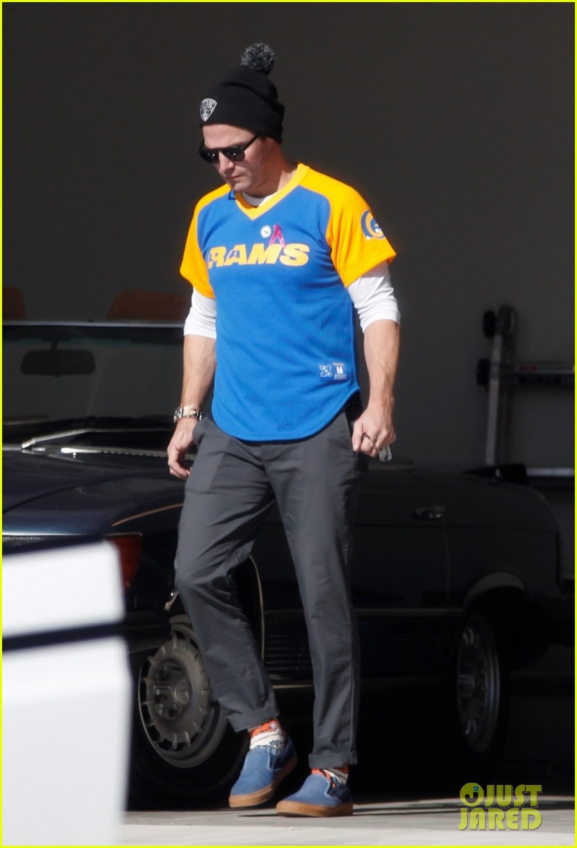 Stephen Amell & Wife Cassandra Jean Support the L.A. Rams!: Photo 1275358, Cassandra Jean, Stephen Amell Pictures