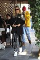 justin bieber cheers on logan paul at staples center 01