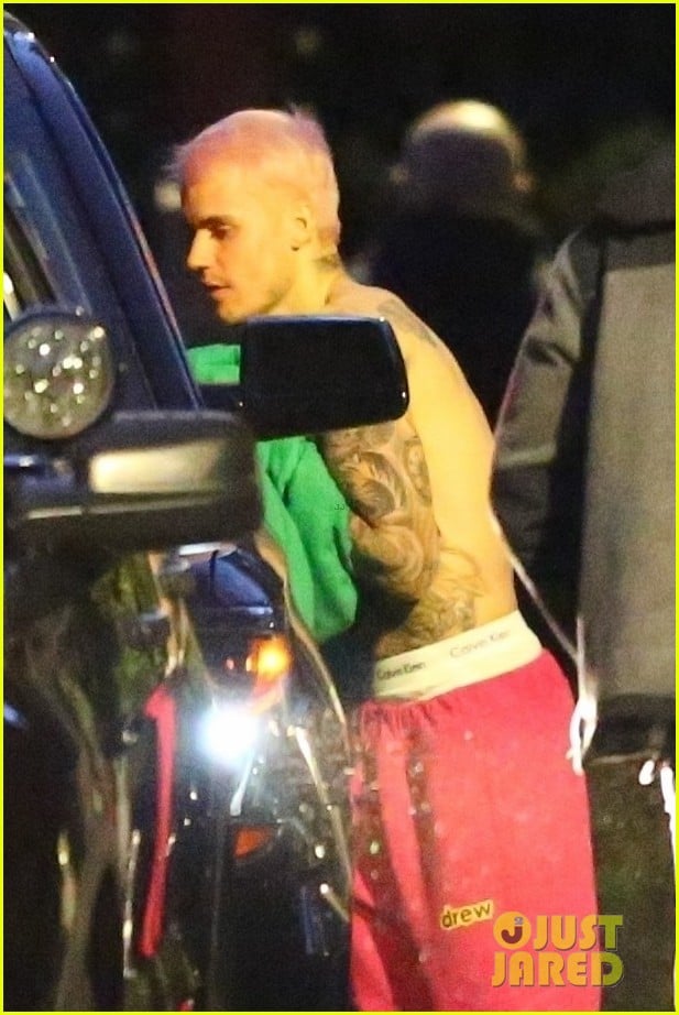 Full Sized Photo Of Justin Bieber Goes Shirtless Debuts New Pink Hair 05 Jusitn Bieber Is 9183