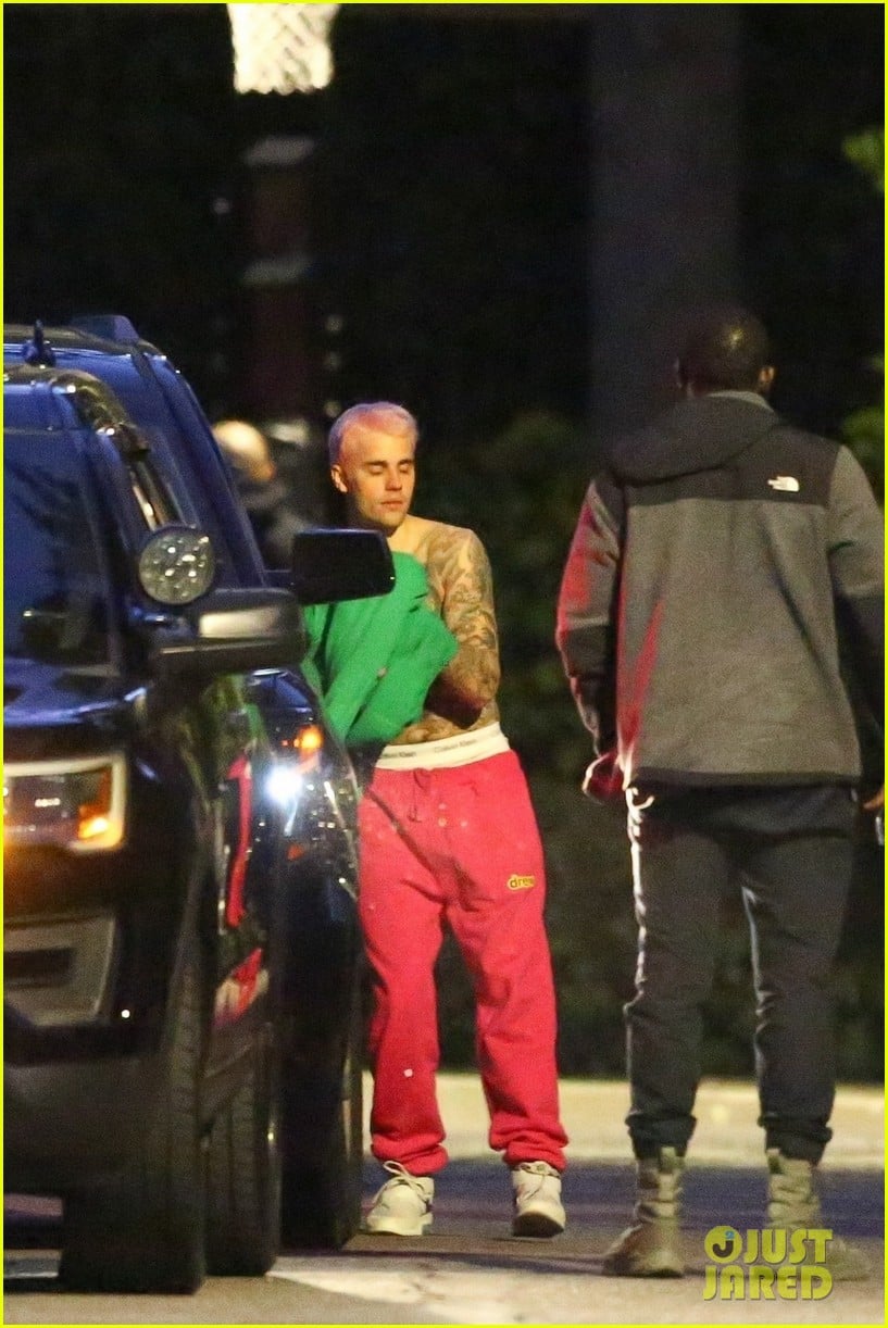 Full Sized Photo of justin bieber goes shirtless debuts new pink hair