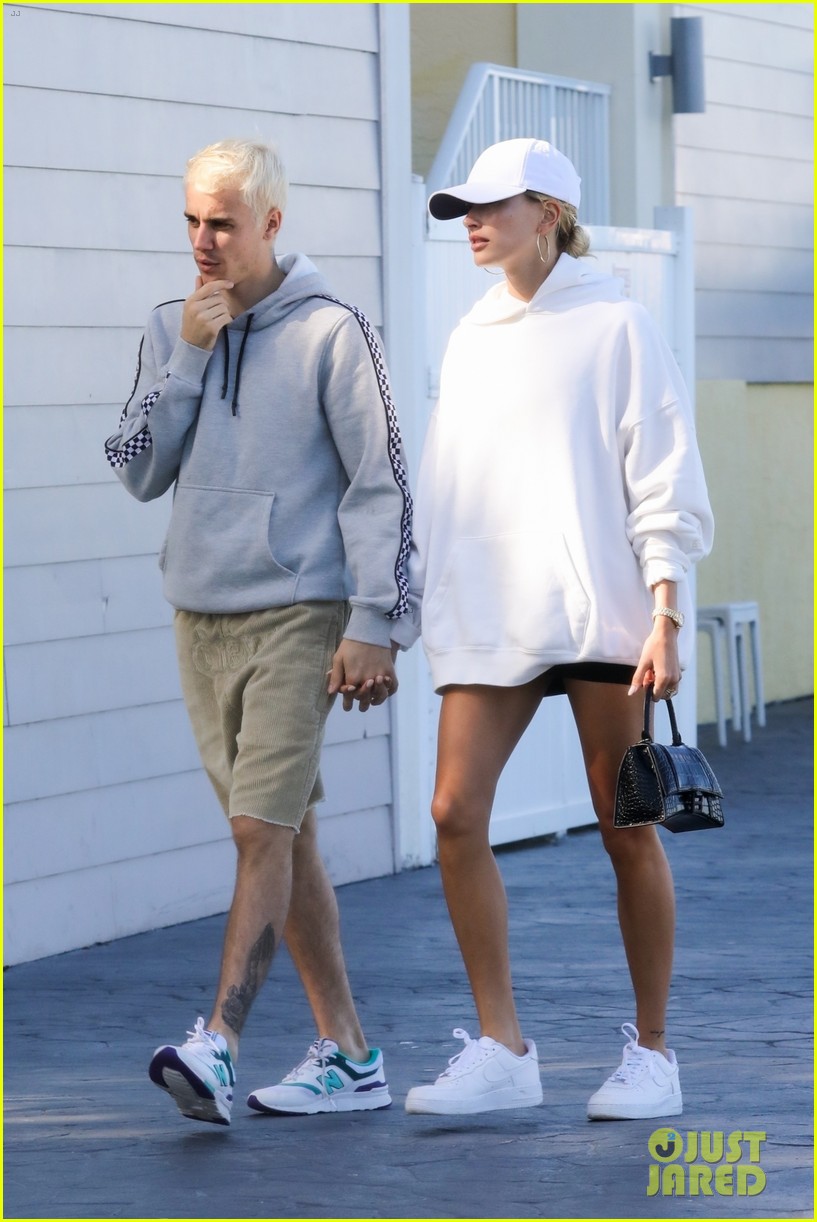 Justin Bieber Holds Hands With Wife Hailey As They Head To Lunch Photo 1276052 Photo Gallery