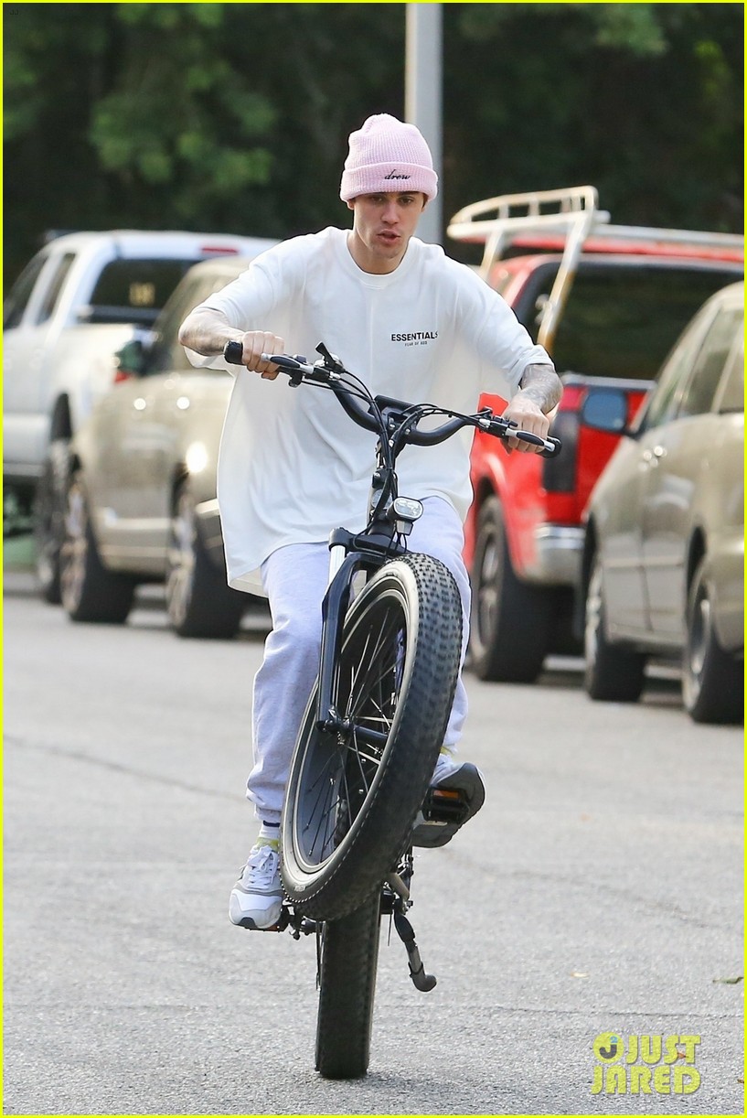 Justin Bieber Does Some Tricks On His Motorbike in LA | Photo 1274024 ...