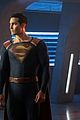 arrowverse crisis infinite earths first pics 10