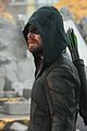 arrowverse crisis infinite earths first pics 15