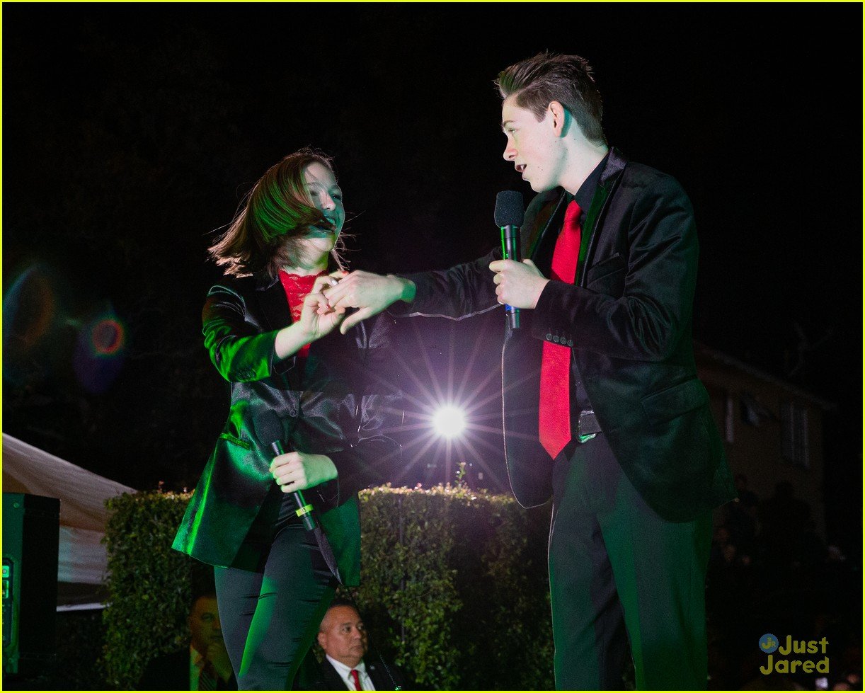 dakota lotus jayden bartels palisades tree lighting 01