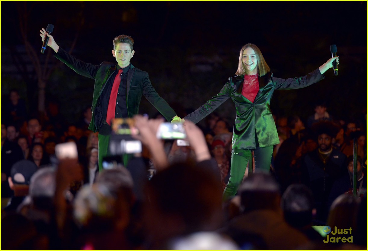 dakota lotus jayden bartels palisades tree lighting 03