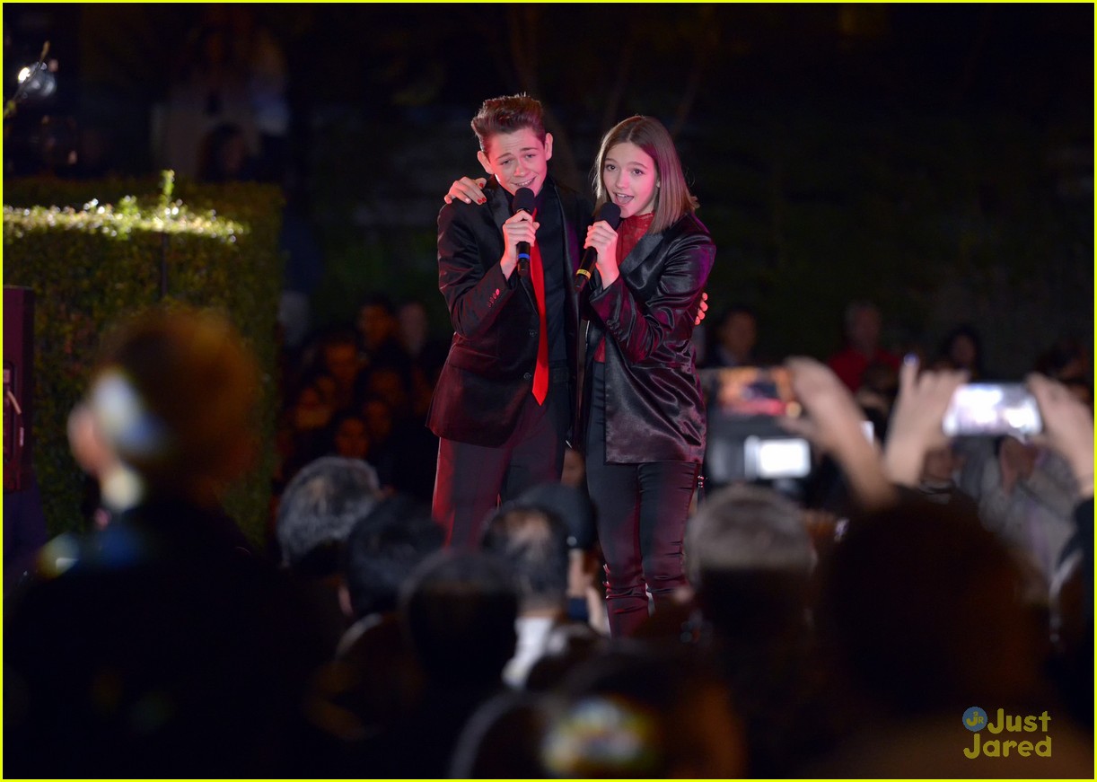 dakota lotus jayden bartels palisades tree lighting 04