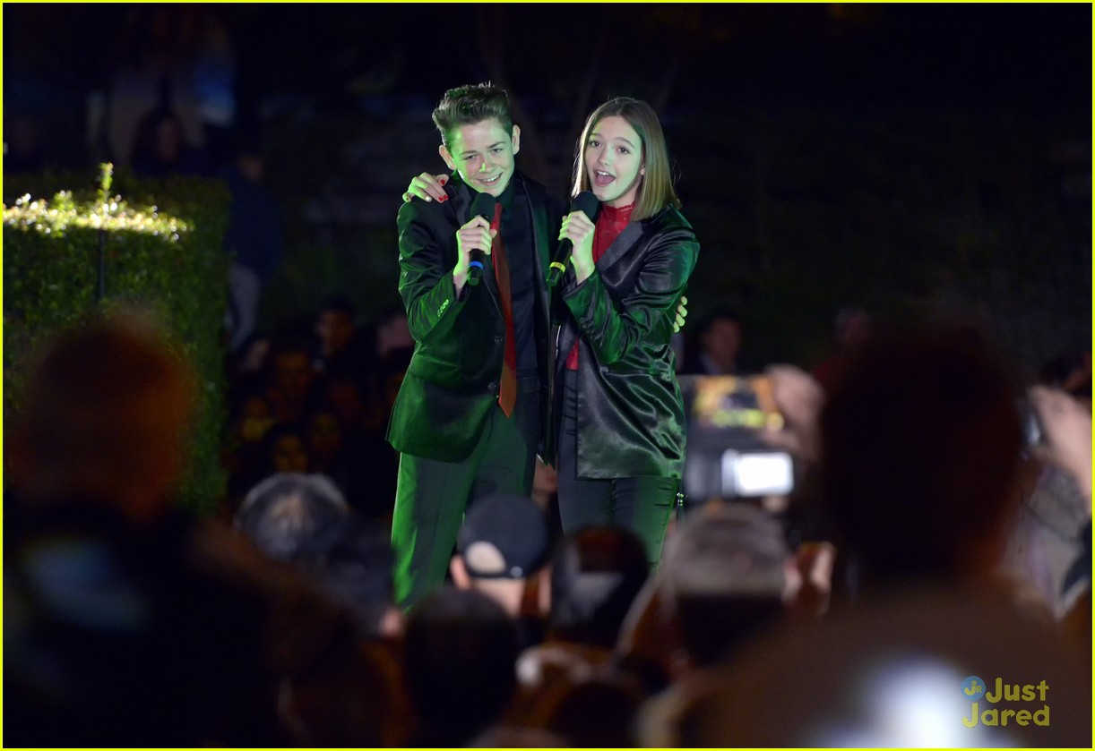 dakota lotus jayden bartels palisades tree lighting 07