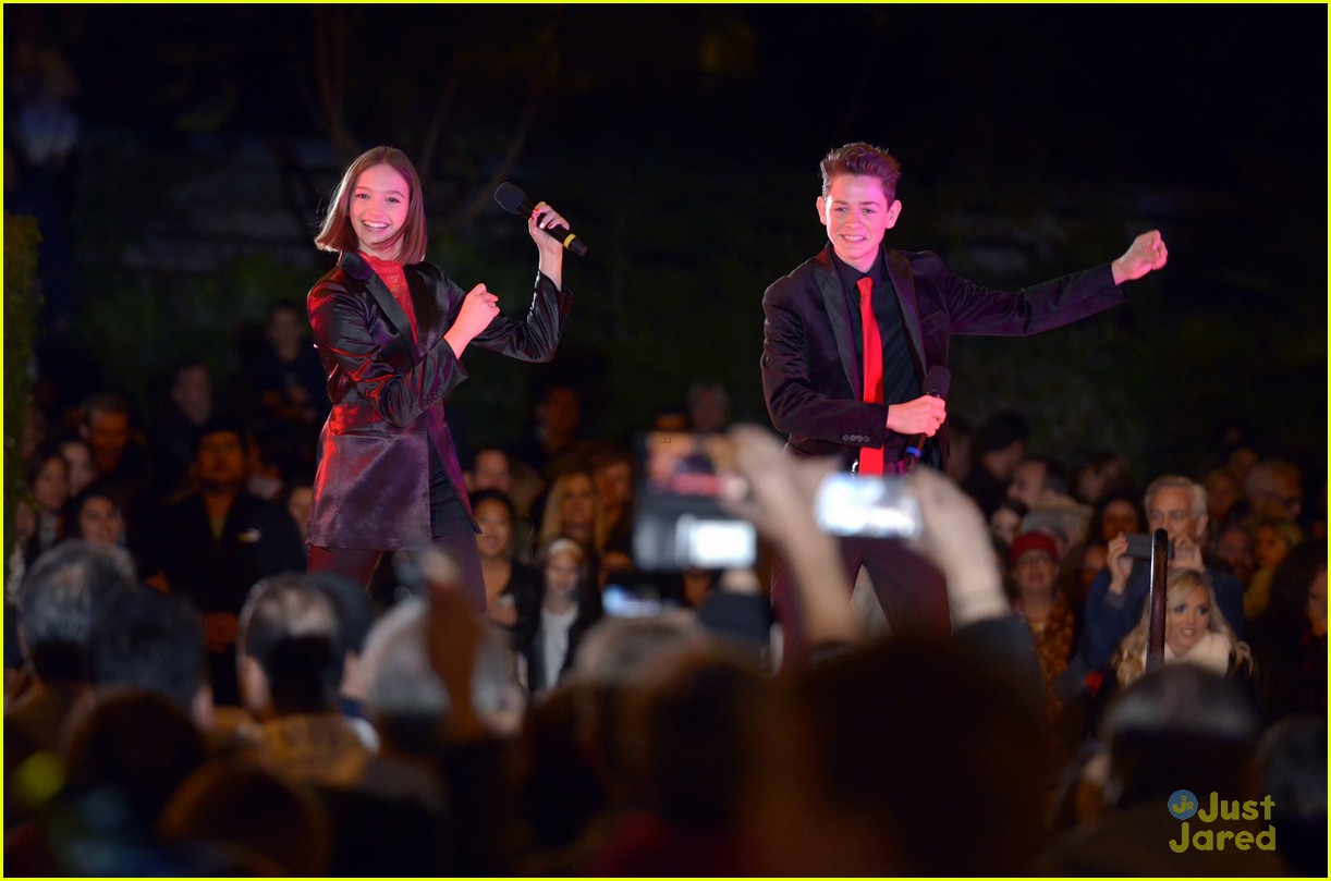 dakota lotus jayden bartels palisades tree lighting 13