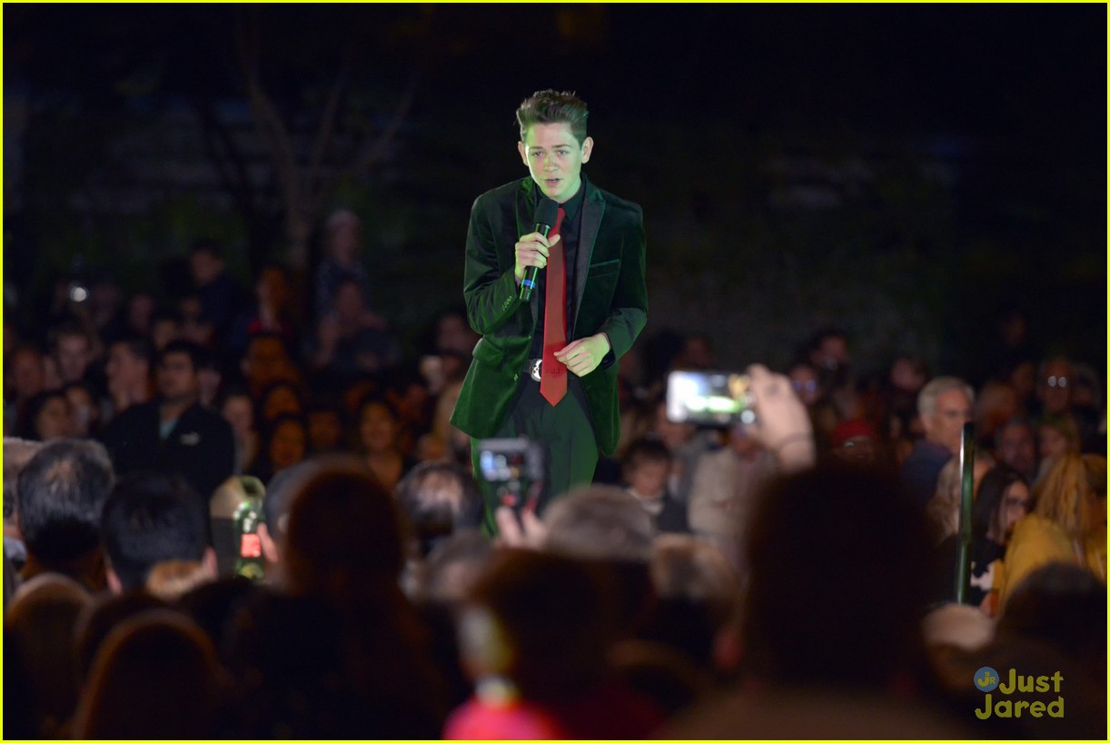 dakota lotus jayden bartels palisades tree lighting 14