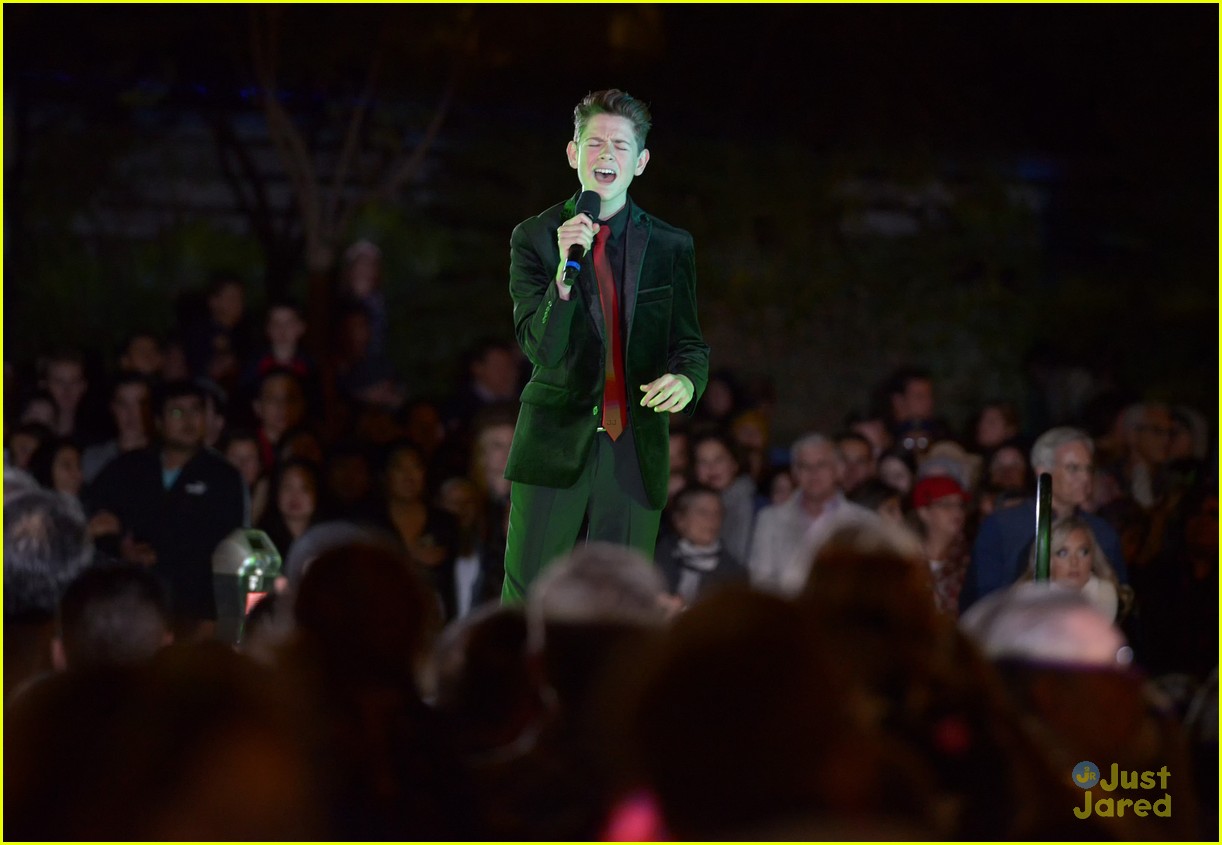 dakota lotus jayden bartels palisades tree lighting 15