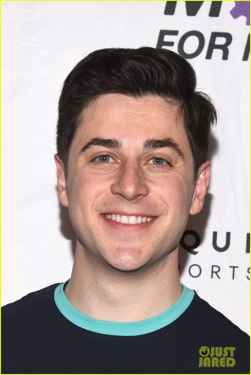 david henrie brings whole family to move for minds event 03