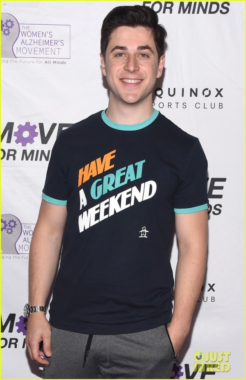 david henrie brings whole family to move for minds event 04