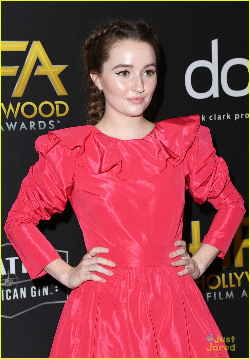 Kaitlyn Dever Helps Honor 'Booksmart' Director Olivia Wilde at