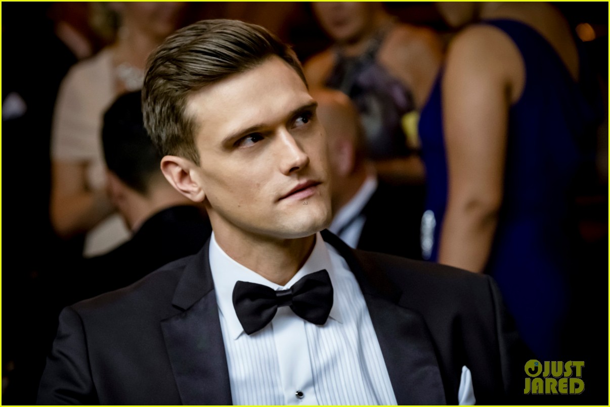 there were quite a few james bond jokes cut from tonights episode of the flash 09