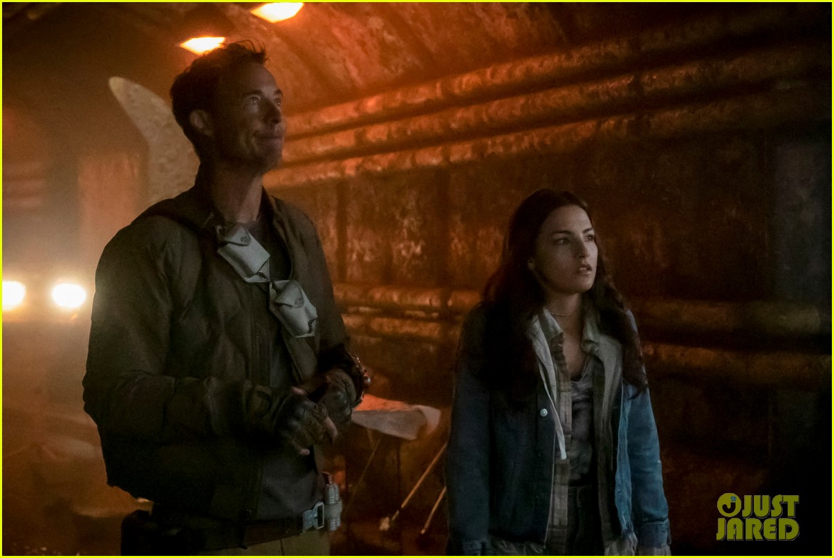 there were quite a few james bond jokes cut from tonights episode of the flash 14
