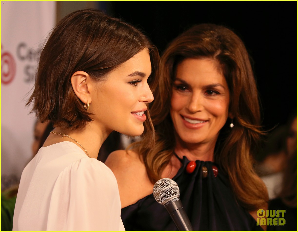 Full Sized Photo of kaia gerber cindy crawford mom jennifer womens