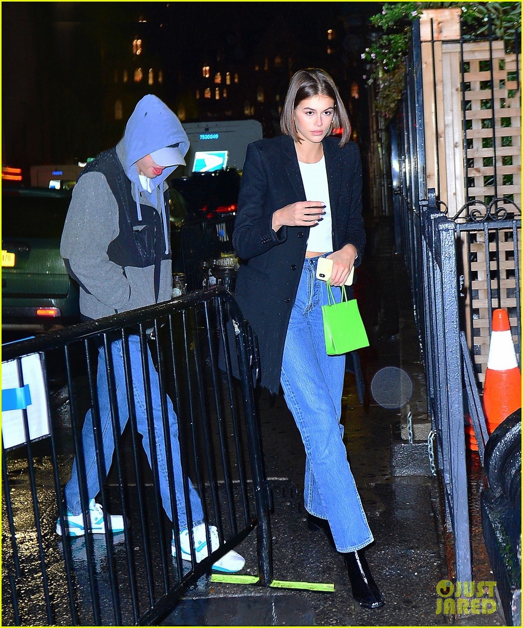 pete davidson kaia gerber dinner before concert pics 01