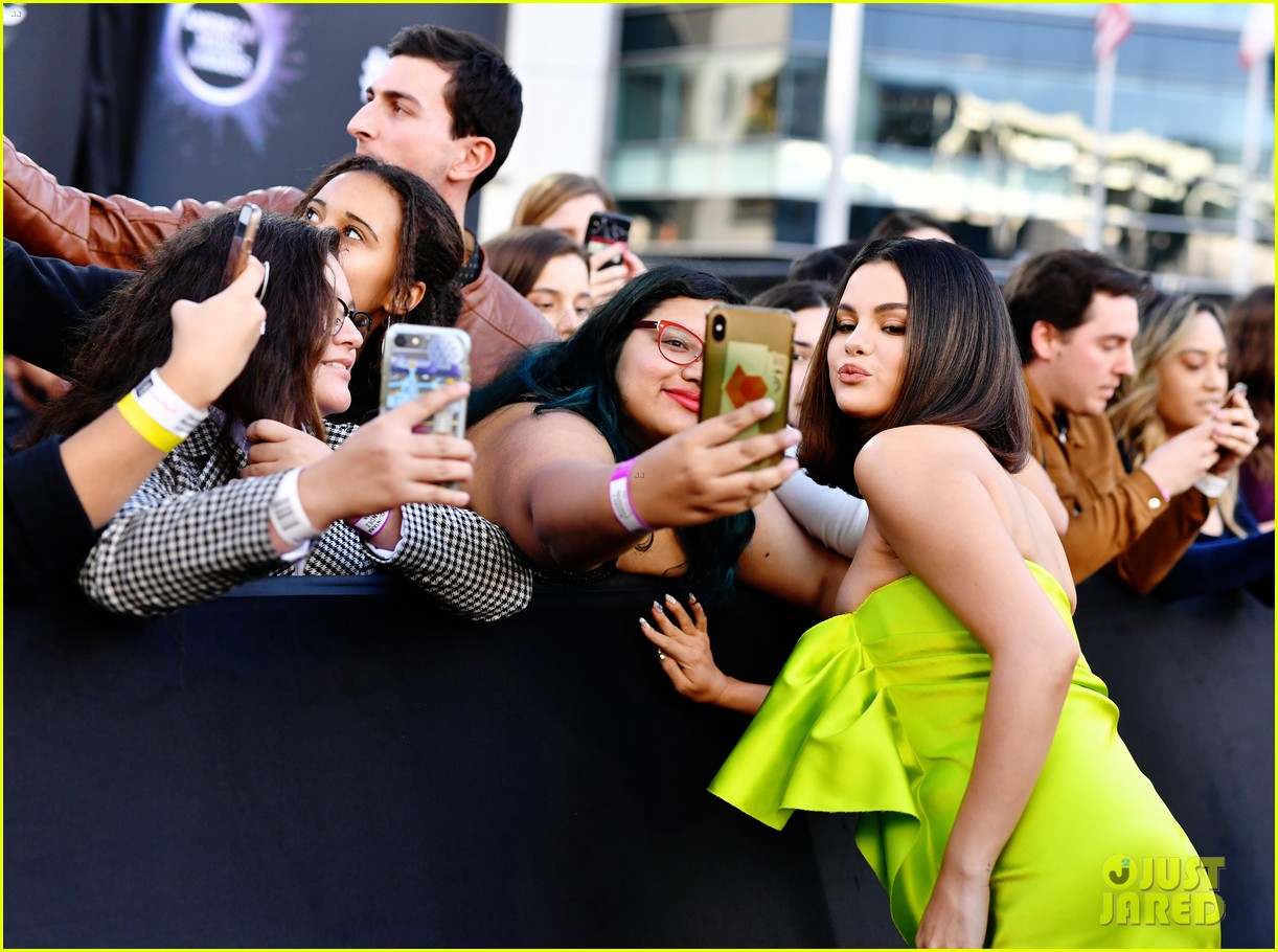 selena gomez american music awards 06