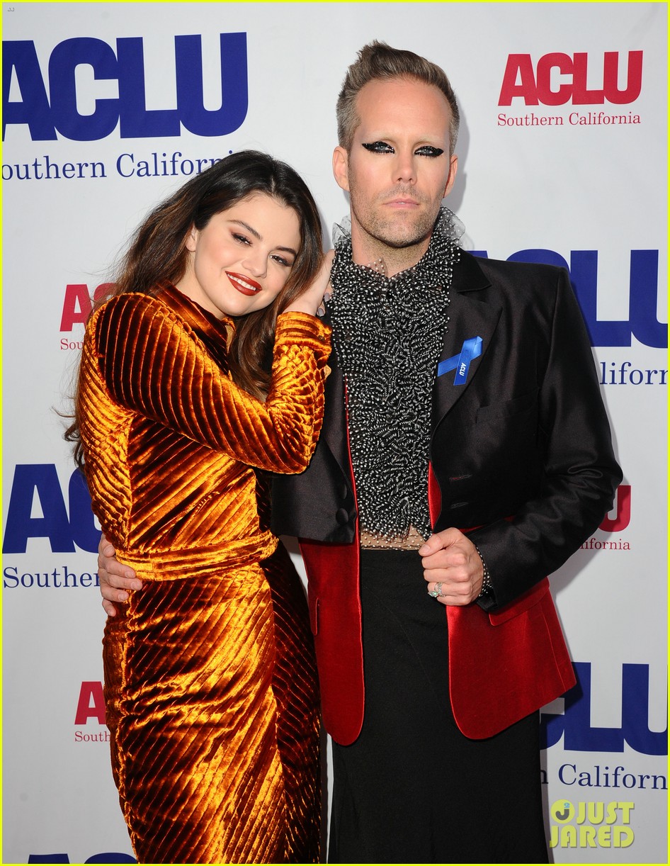Selena Gomez Looks So Pretty In Velvet Dress At Bill Of Rights Dinner Photo Justin Tranter Selena Gomez Pictures Just Jared Jr