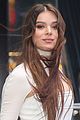 hailee steinfeld all white gma taping 02