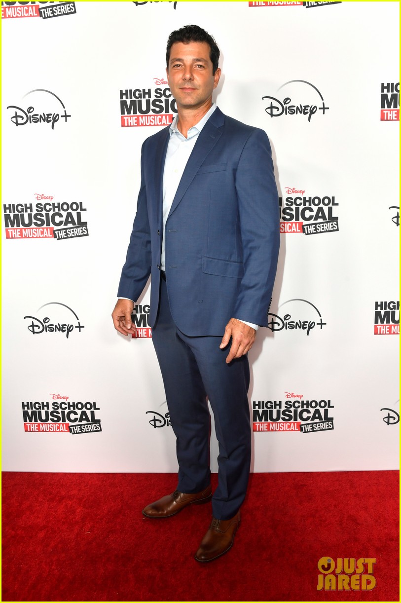 high school musical musical series cast gets silly at premiere 01