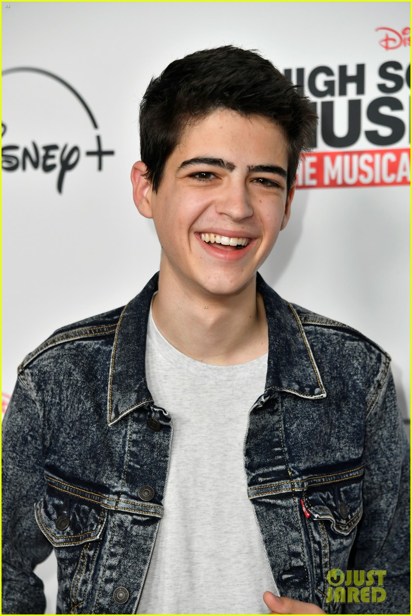 high school musical musical series cast gets silly at premiere 03