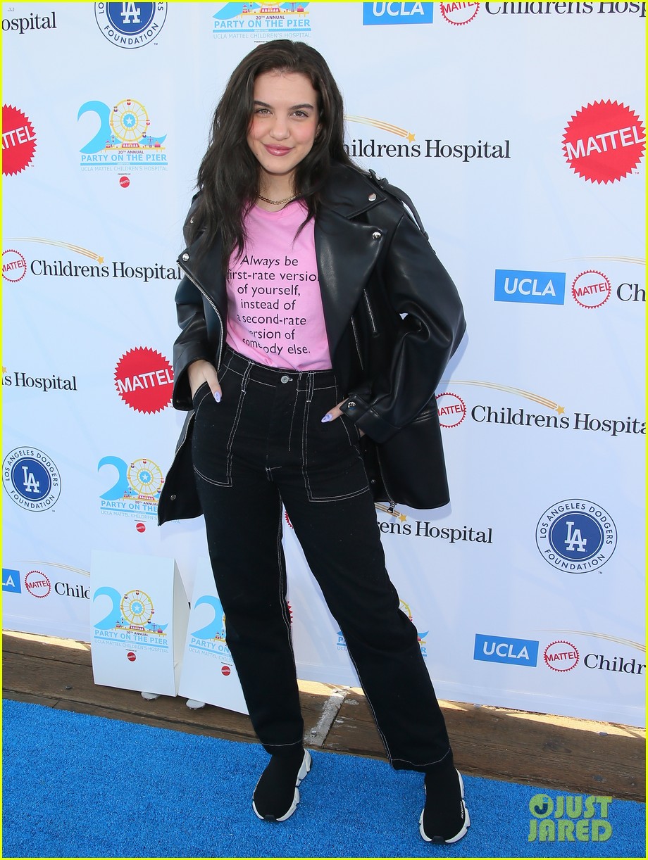 isaak presley kenzie ziegler couple up at ucla party on the pier 07