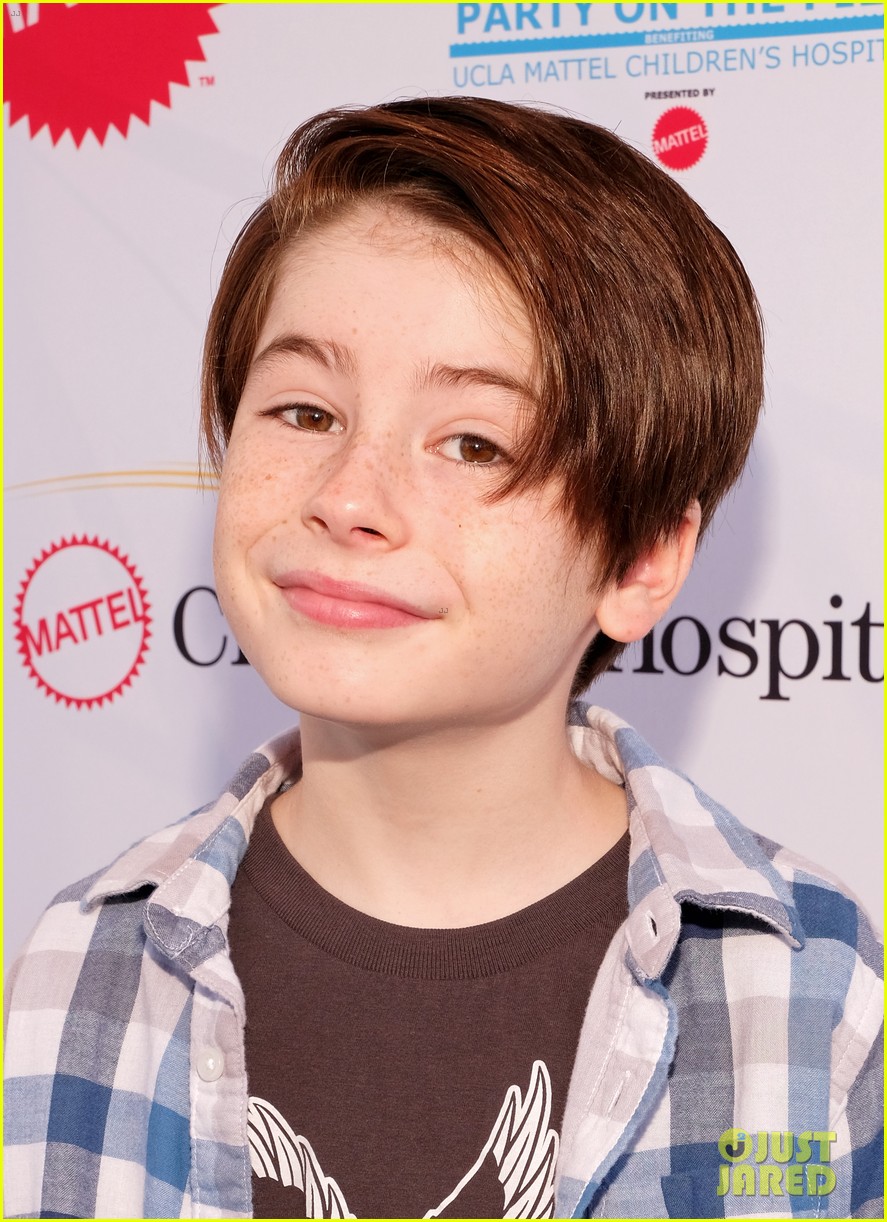 isaak presley kenzie ziegler couple up at ucla party on the pier 17