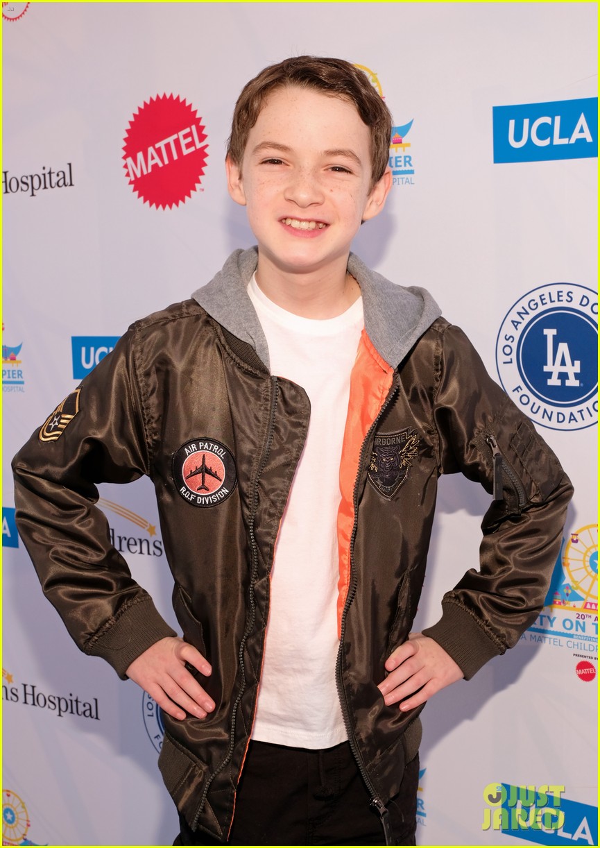 isaak presley kenzie ziegler couple up at ucla party on the pier 26