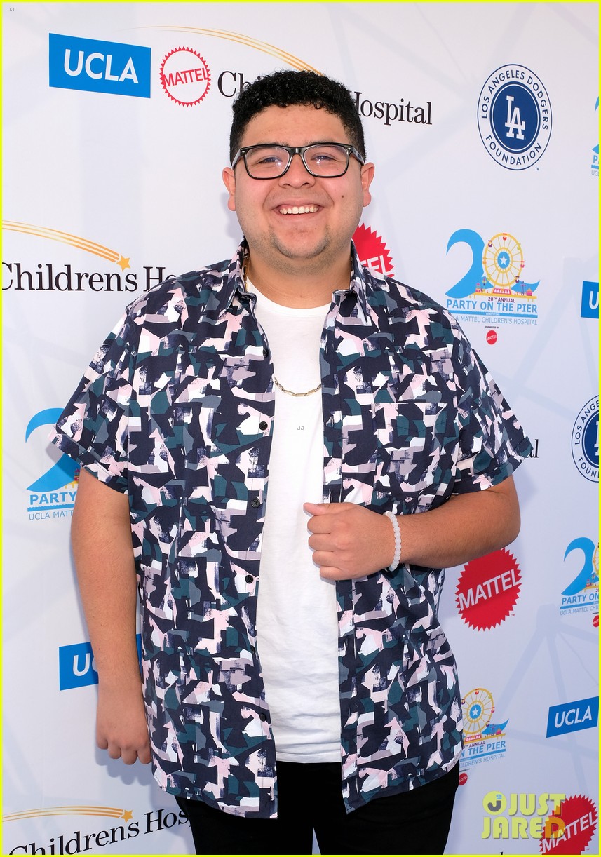 isaak presley kenzie ziegler couple up at ucla party on the pier 29
