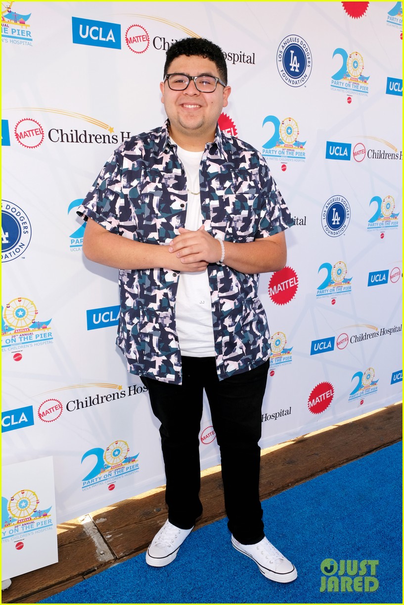 isaak presley kenzie ziegler couple up at ucla party on the pier 30