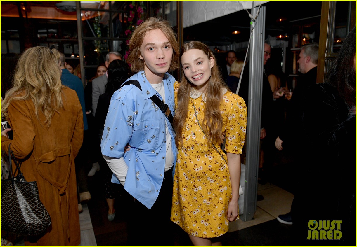 joey king florence pugh kaitlyn dever hfpa party 04