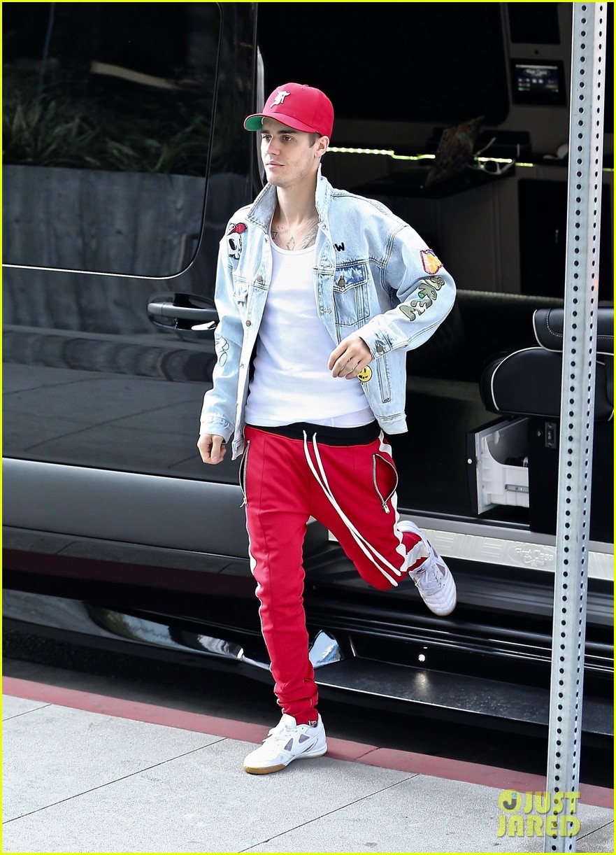justin bieber gym arrival schmidts commercial 03