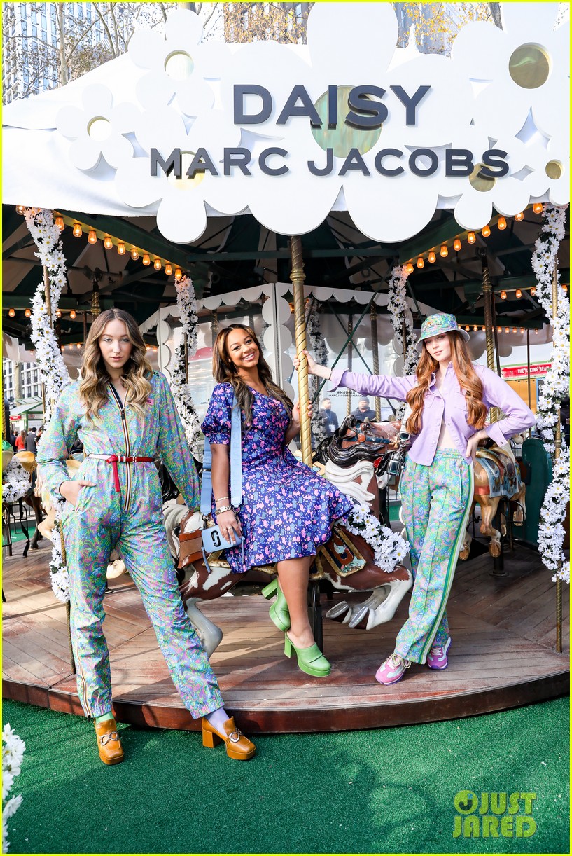 Full Sized Photo of kaia gerber bailee madison landry bender more daisy