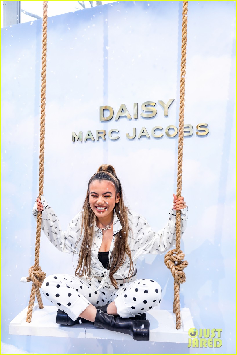 Full Sized Photo of kaia gerber bailee madison landry bender more daisy