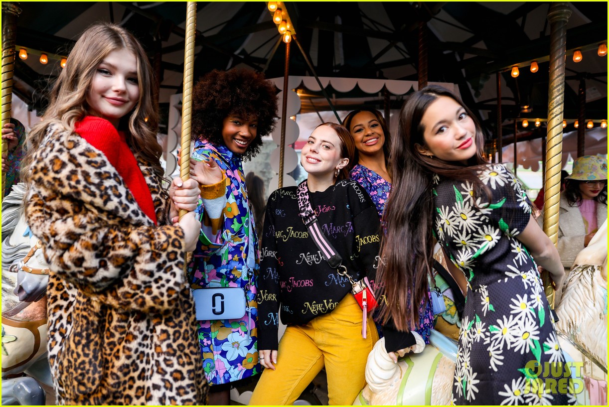 Full Sized Photo of kaia gerber bailee madison landry bender more daisy