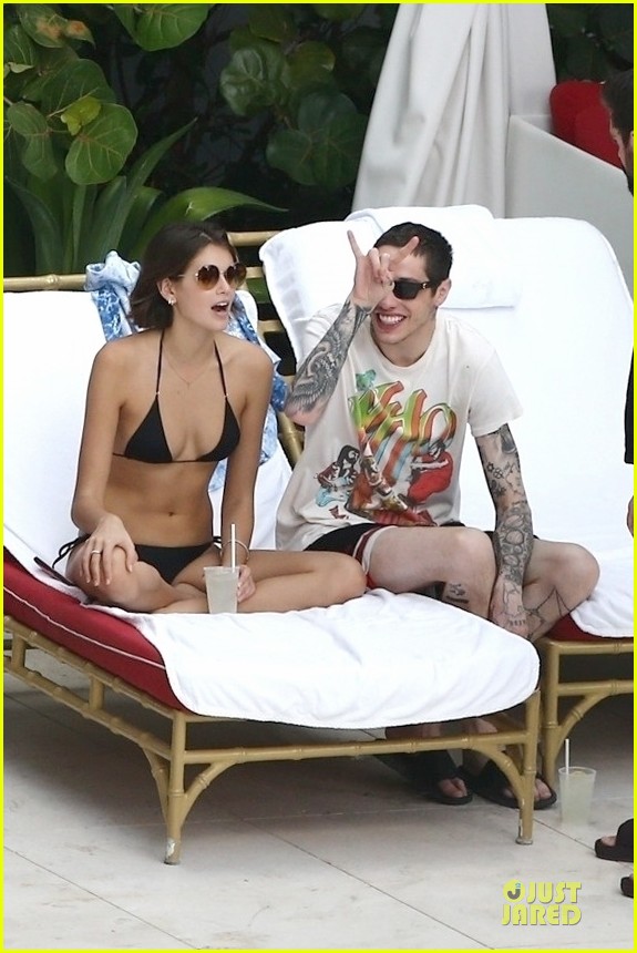 kaia gerber pete davidson kiss poolside in miami 101