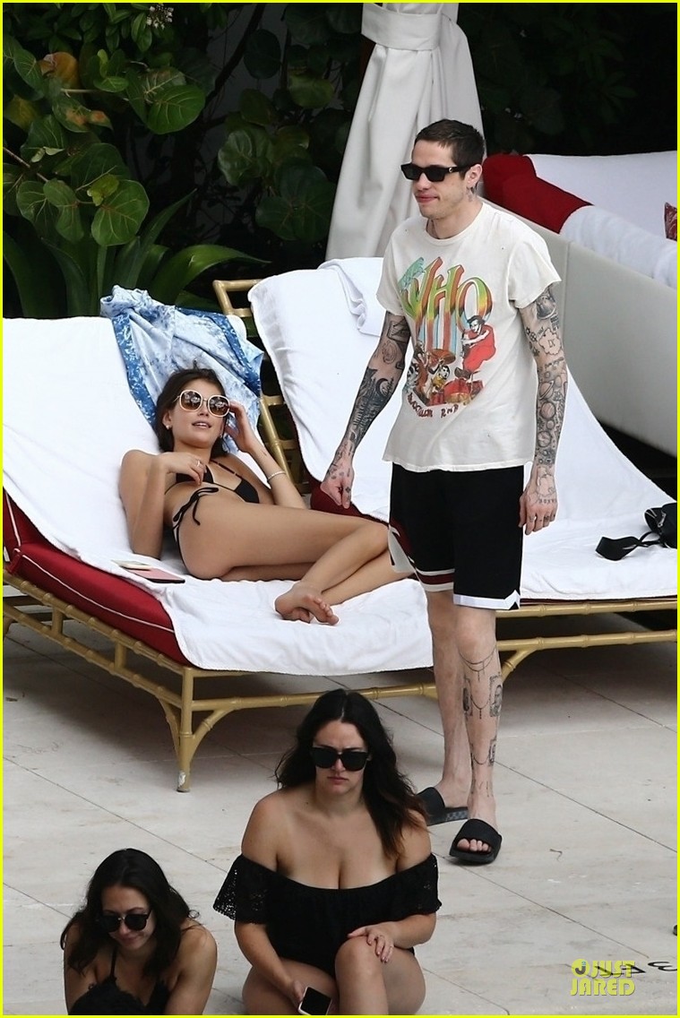 kaia gerber pete davidson kiss poolside in miami 117
