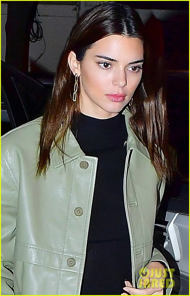 Gigi Hadid & Kendall Jenner Reunite For Dinner Out in NYC | Photo ...