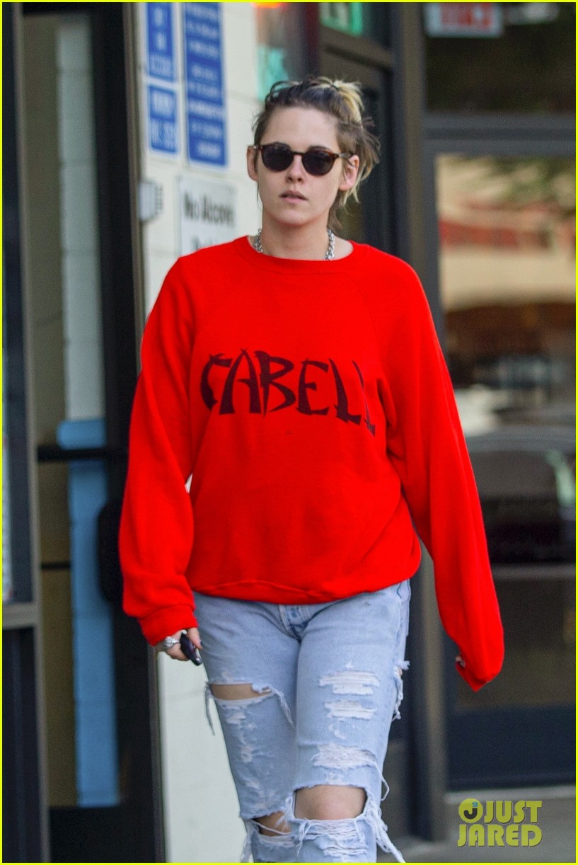 Kristen Stewart Steps Out to Do Some Shopping with Girlfriend Dylan ...