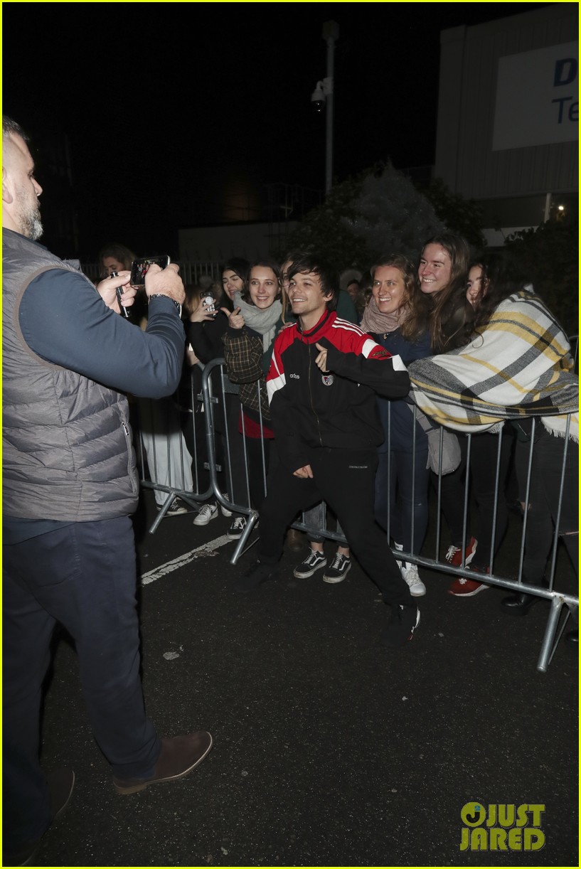 Louis Tomlinson Couldn't Wait To Get Pics With Fans in London
