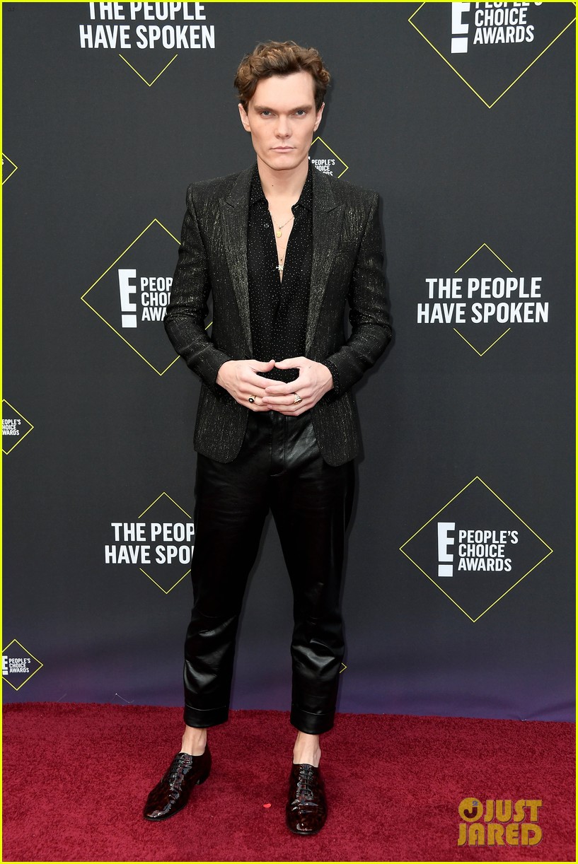 'Shadowhunters' & 'Arrow' Stars Step Out for People's Choice Awards