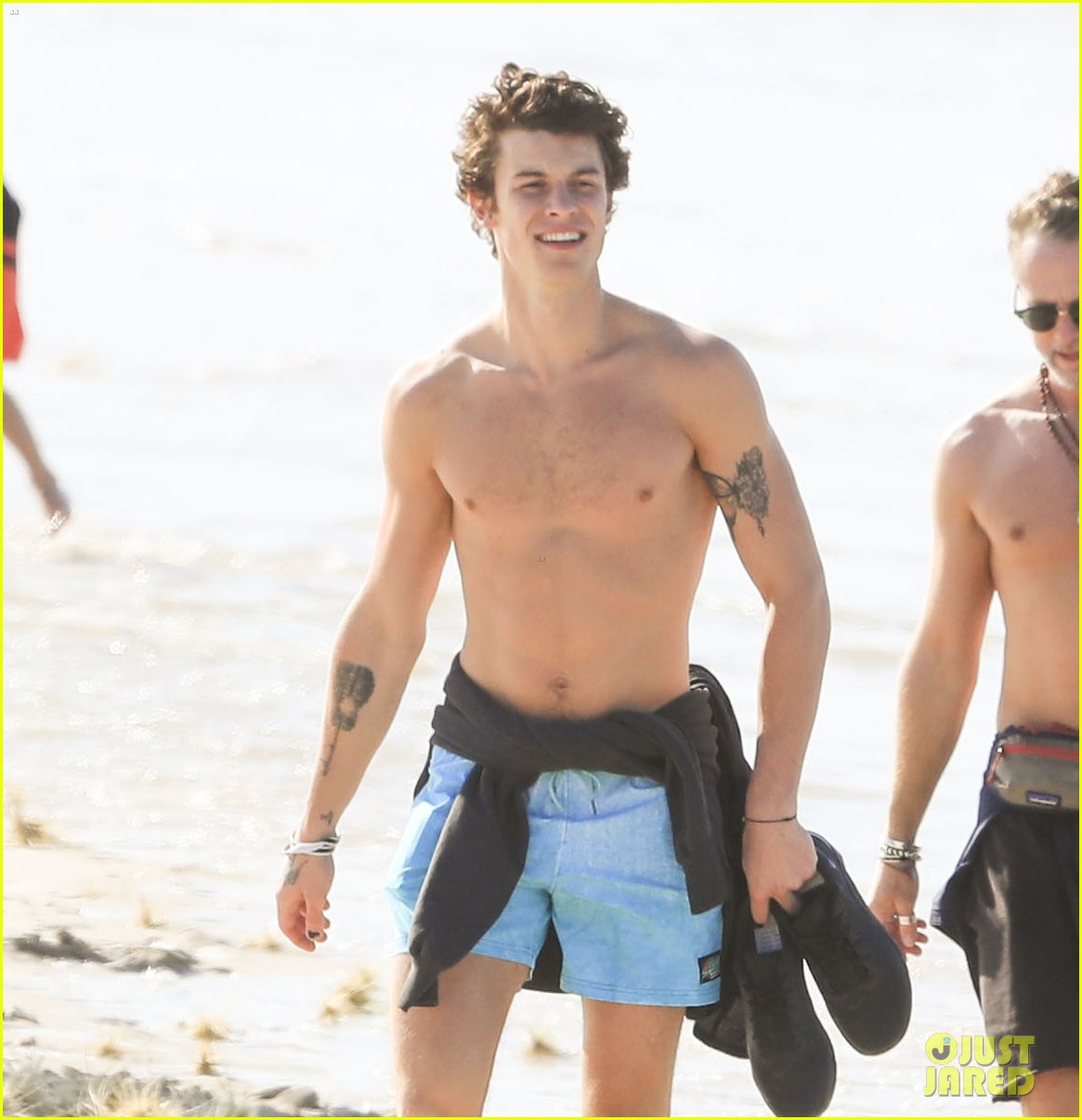 Shawn Mendes Soaks Up The Sun While Shirtless At The Beach Photo 1270579 Photo Gallery 5759