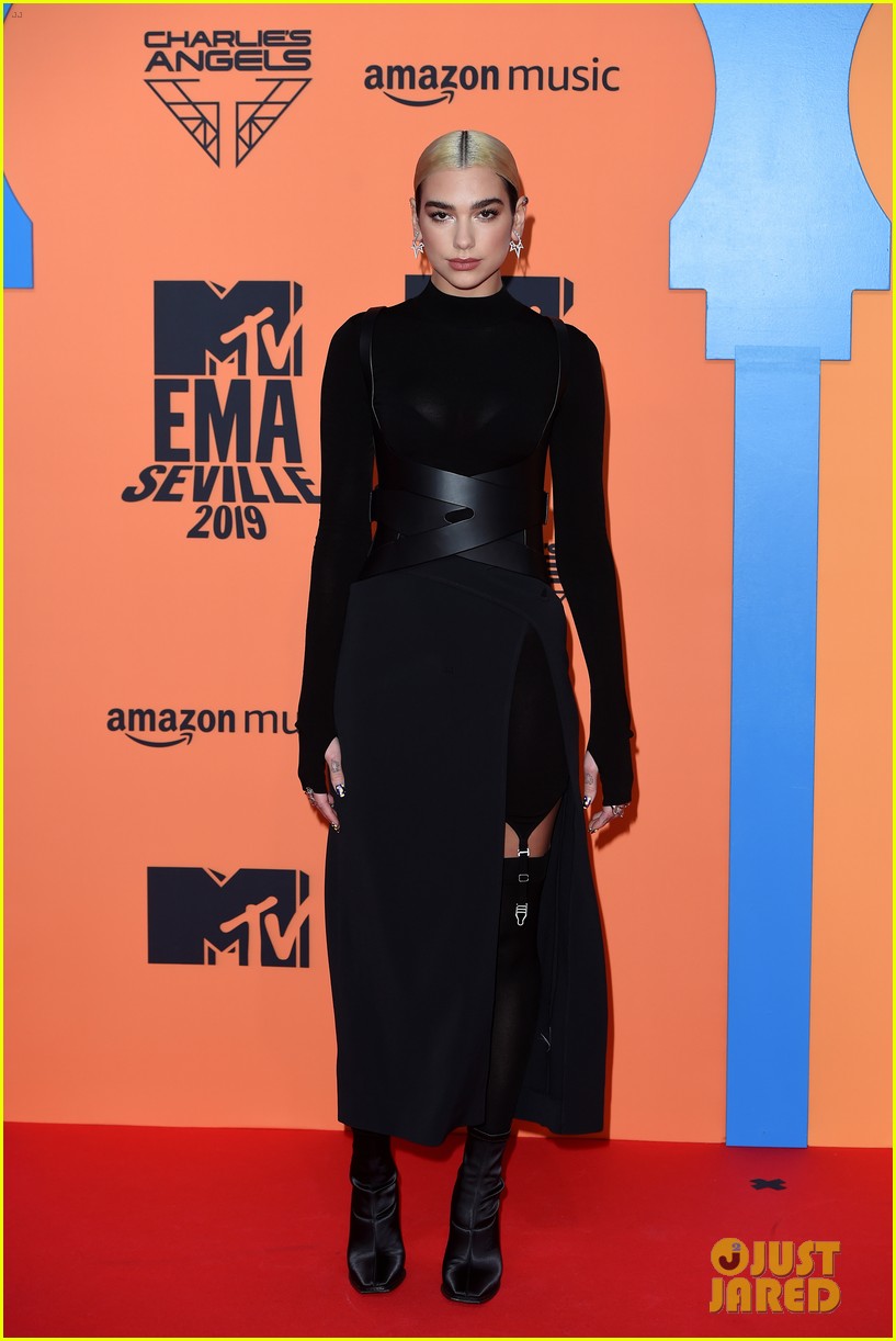 halsey niall horan dua lipa mtv emas red carpet 03